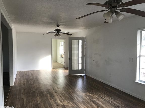 4th image of 64 N Circle Dr