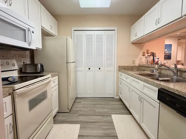 24 Plantation Dr, Vero Beach, FL