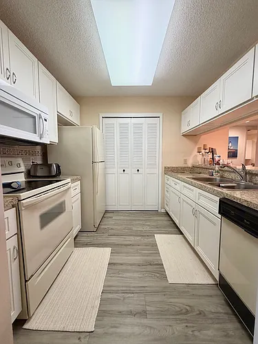 24 Plantation Dr #201 Photo 1