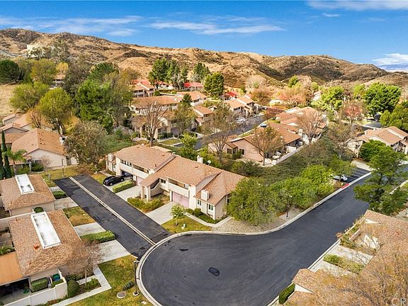 3rd image of 20034 Avenue Of The Oaks
