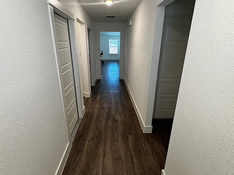 1154 Lexington Dr — Photo 4
