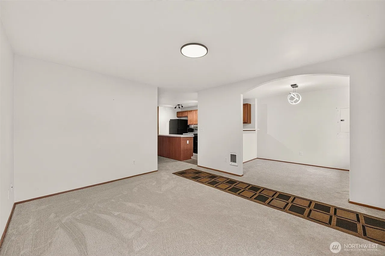 3 bed, 2.5 bath, 1738 sqft, $2,660 — Photo 3