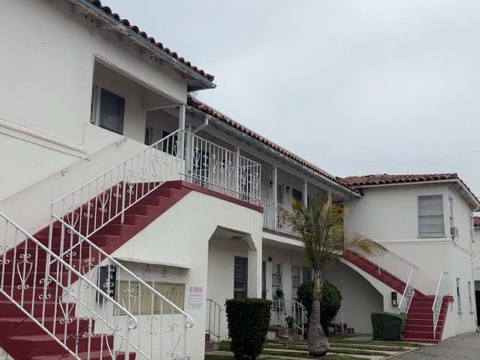 Building Photo 5