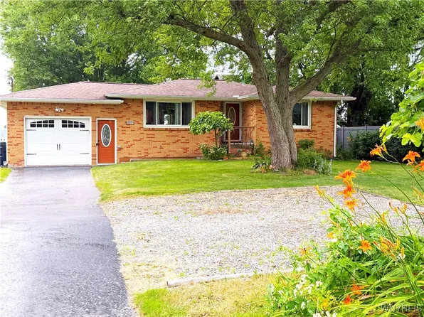 653 S Colony Rd, Grand Island, NY 14072
