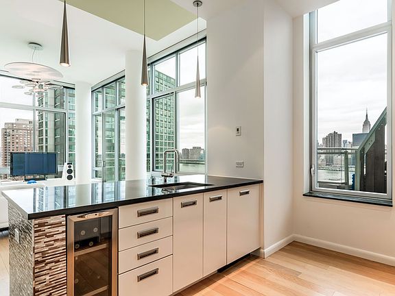 5th image of 46-30 Center Blvd Penthouse 9