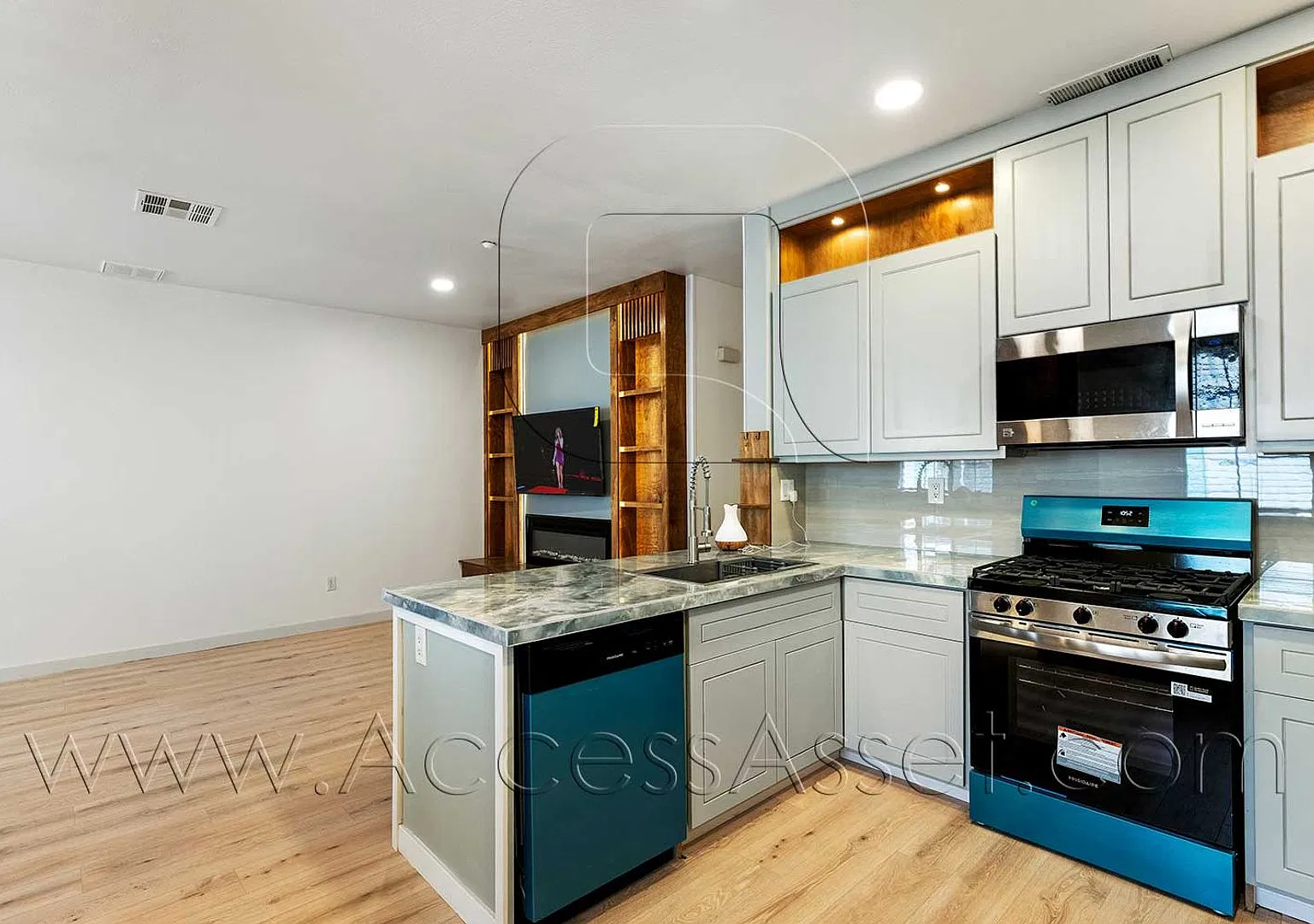 Beautiful 3 Bed/2.5 Bath Condominium In Pelican Cove Of Oceanside! — Photo 2