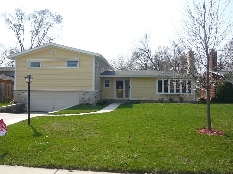 1st image of 400 N Carlyle Pl