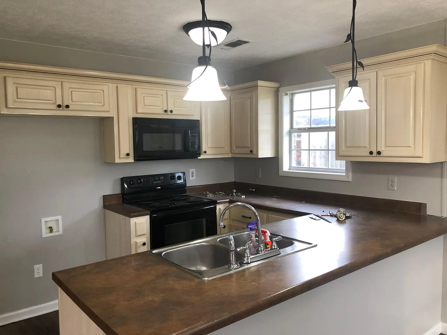 180 Mike Ave — Photo 3