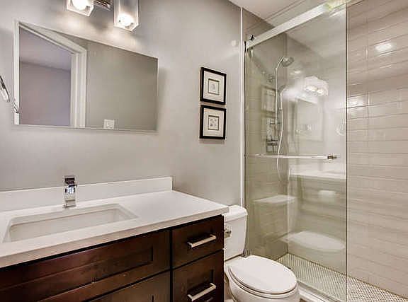 4th image of 2809 N Wolcott Ave Unit B