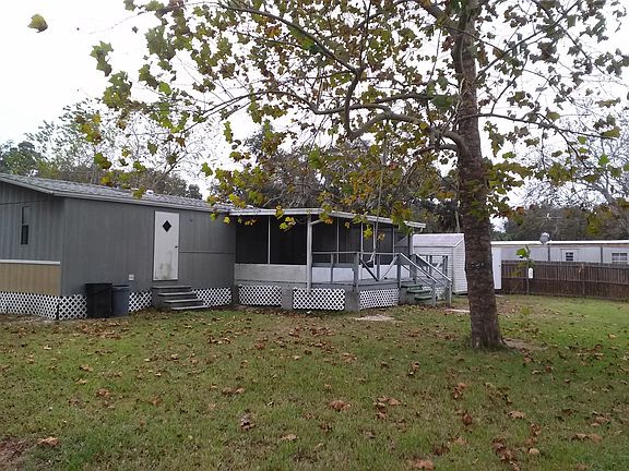 rear w/storage shed