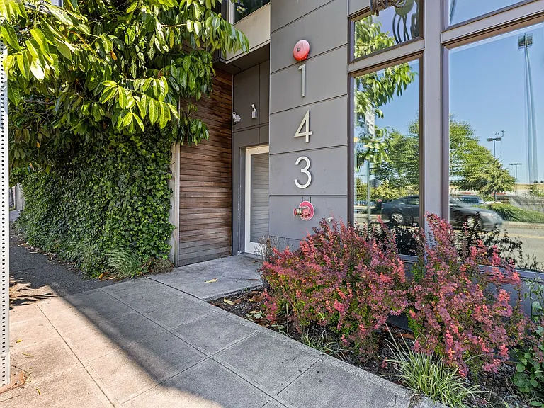Horizon Greenwood Apartments — Photo 9