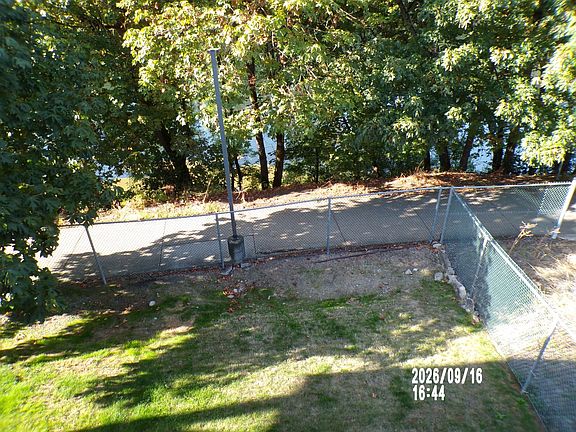 4th image of 893 Front Ave NE