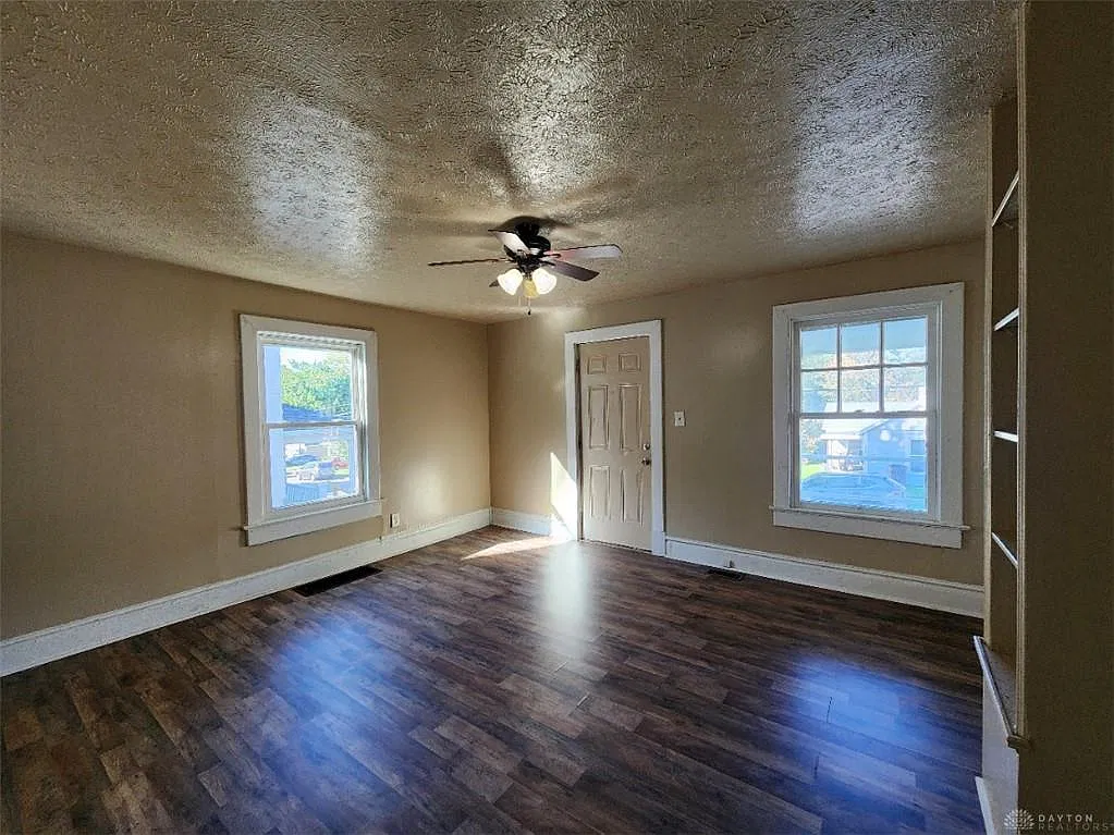 2 bed, 1.0 bath, 992 sqft, $950 — Photo 3
