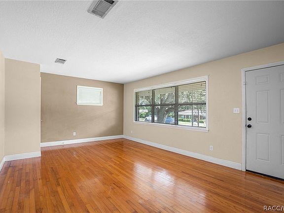 5th image of 658 SE 33rd Ave