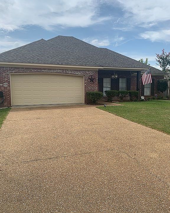 1st image of 138 Creekside Dr