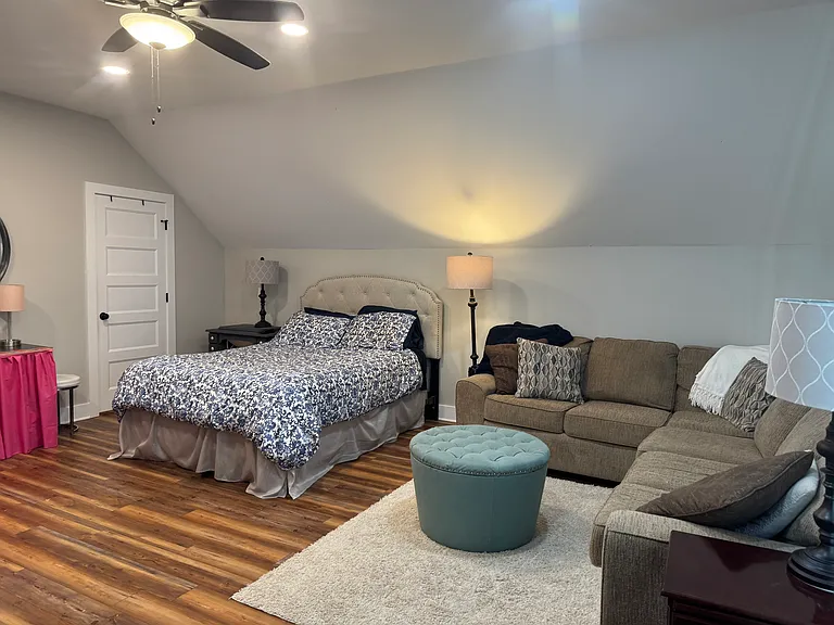 Queen Bed suite
