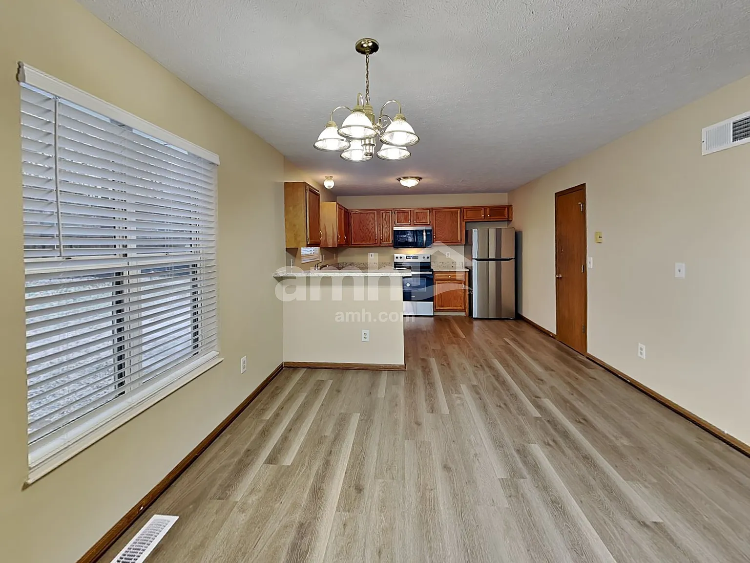 3 bed, 2.5 bath, 1622 sqft, $2,385 — Photo 4
