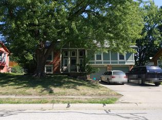 8704 Sarah Ln, Pleasant Valley, MO 64068