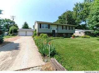 4 Regent Ln, Springfield, IL 62711