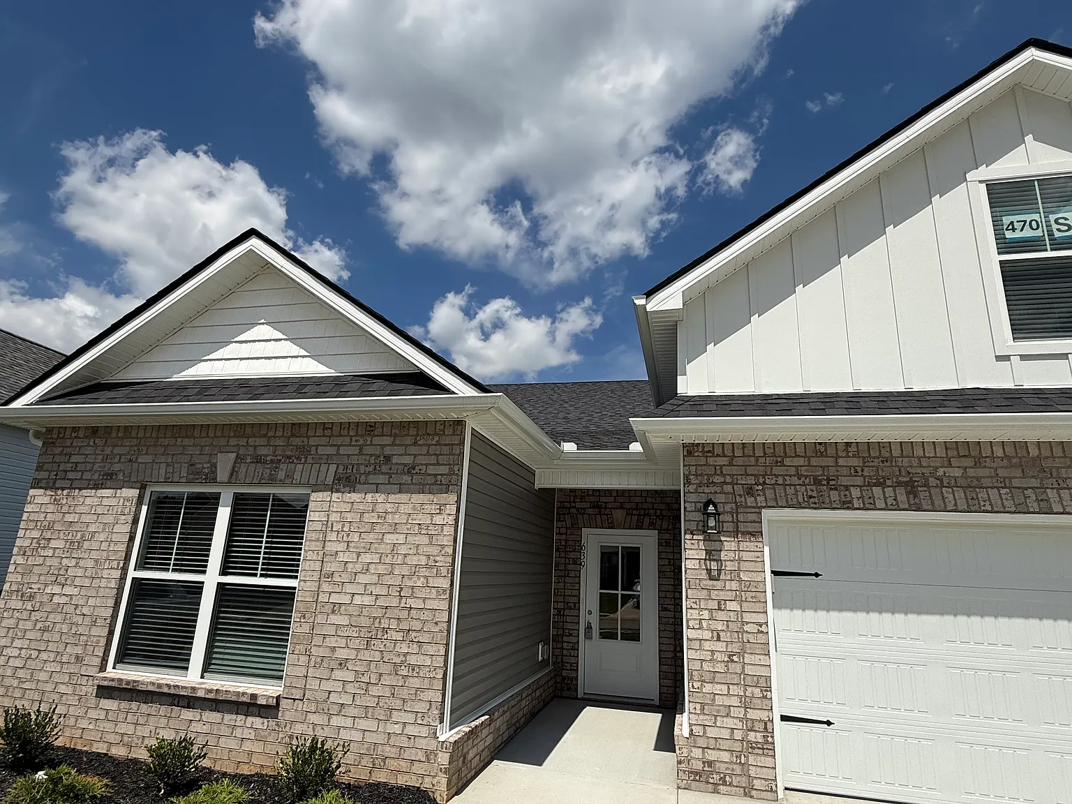 4 bed, 2000 sqft, $2,400 — Photo 2