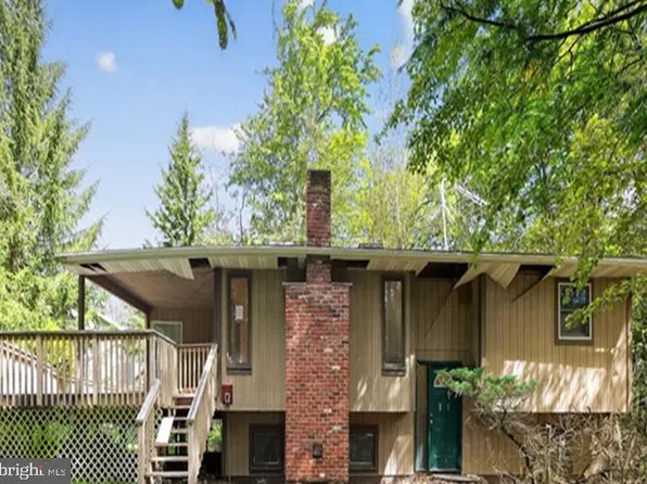 9121 Brandywine Dr, Tobyhanna, PA 18466