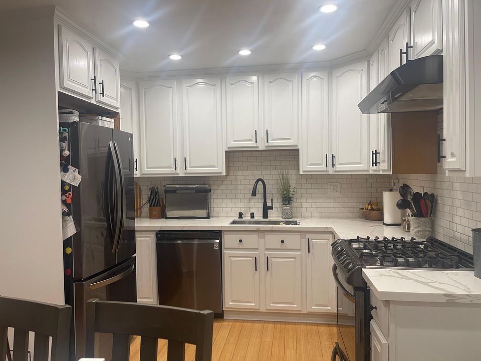 1st image of 375 Heather Way