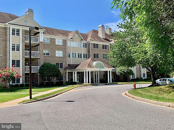 3rd image of 215 Belmont Forest Ct Unit 303