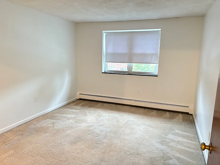 Lexington St Apartments — Photo 47