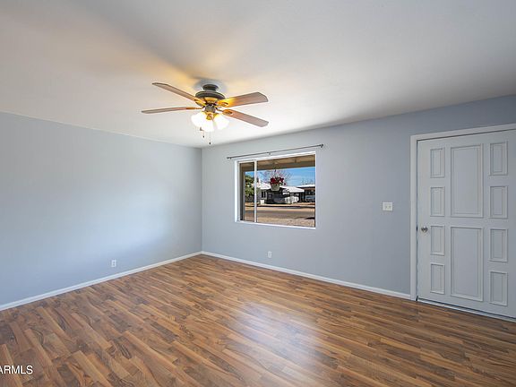 5th image of 141 E Freihage Dr