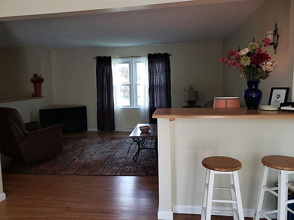 3rd image of 21 Dorchester Dr