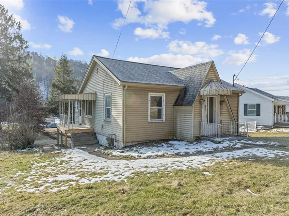 160 Cross Creek Rd, Avella, PA 15312