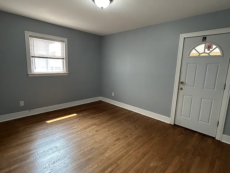 521 Burnham Rd — Photo 6