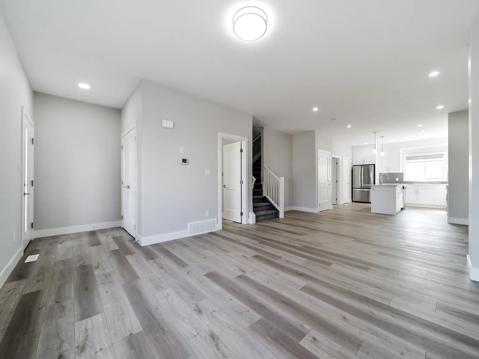 595 Blackstone Blvd — Photo 2