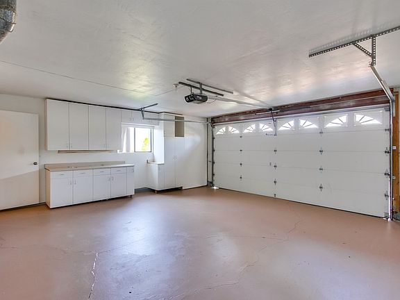 4th image of 1428 Emerald Ave