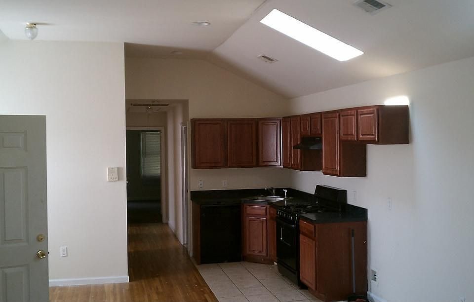 2nd image of 117 Carteret Ave #2