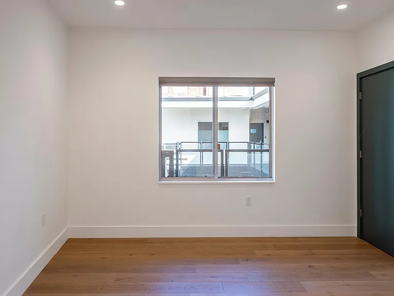 580 Grand Ave #401 — Photo 5