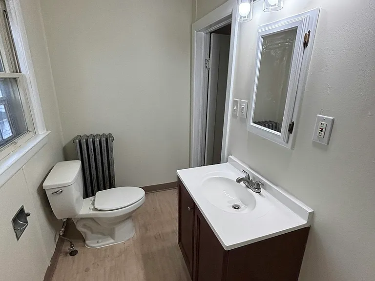 365 N Maple Ave — Photo 1