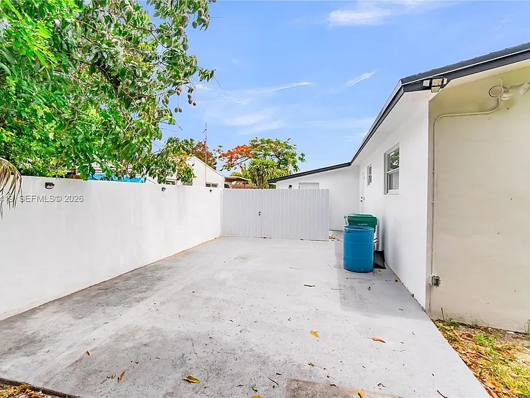 2600 NW 108th St — Photo 34
