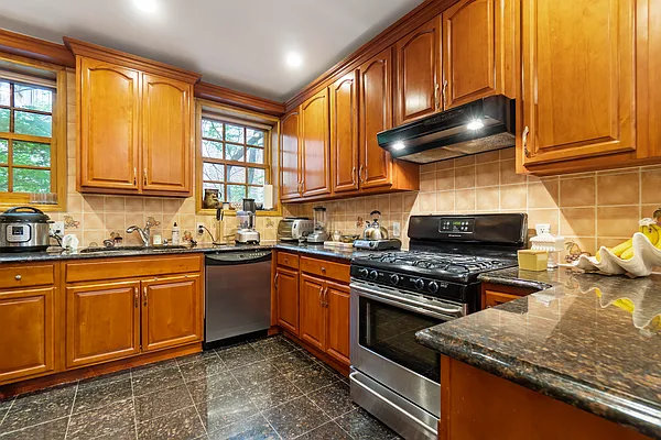 Rented by Avi Nash Associates | media 8