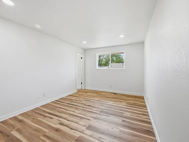 23 University Dr — Photo 16