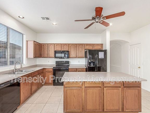 4th image of 2090 E Augusta Ave