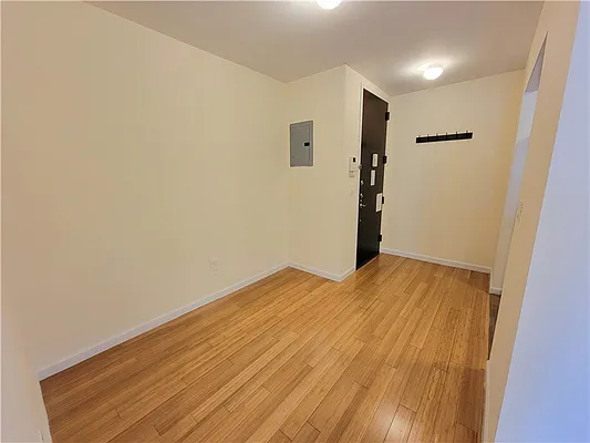 Rented by 18 REALTY | media 8