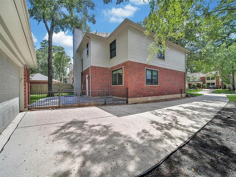 11 Windledge Pl — Photo 33
