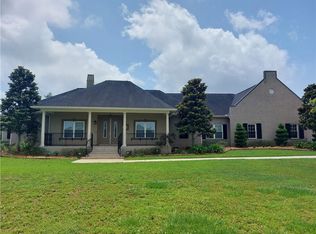 12 Island Club Ct, New Orleans, LA 70131