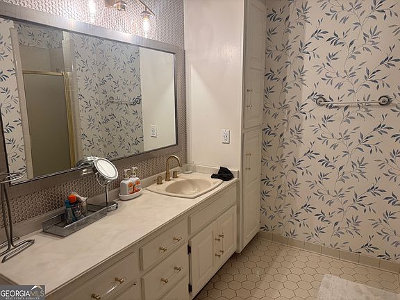 5th image of 2091 Emerald Dr