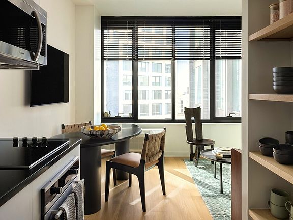 4th image of 524 Summit Ave #1010