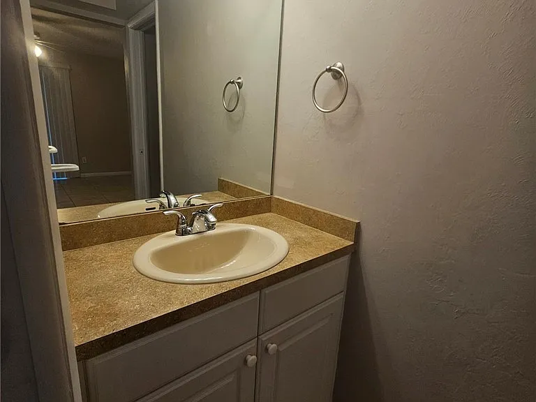 1101 SW 48th Ter — Photo 11