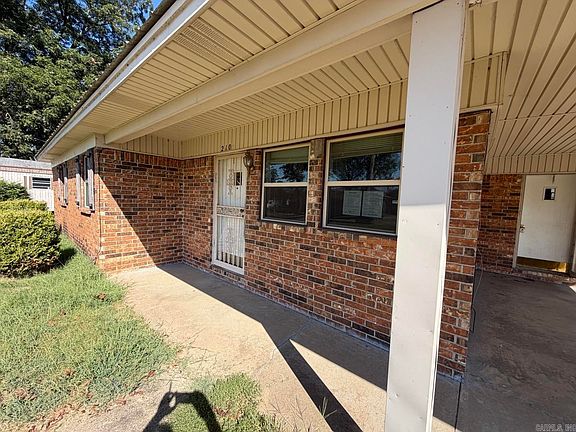 2nd image of 210 Oak St