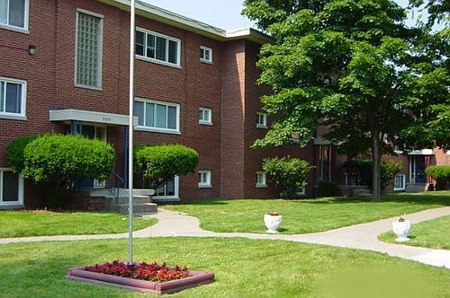 Maple Court Apartments