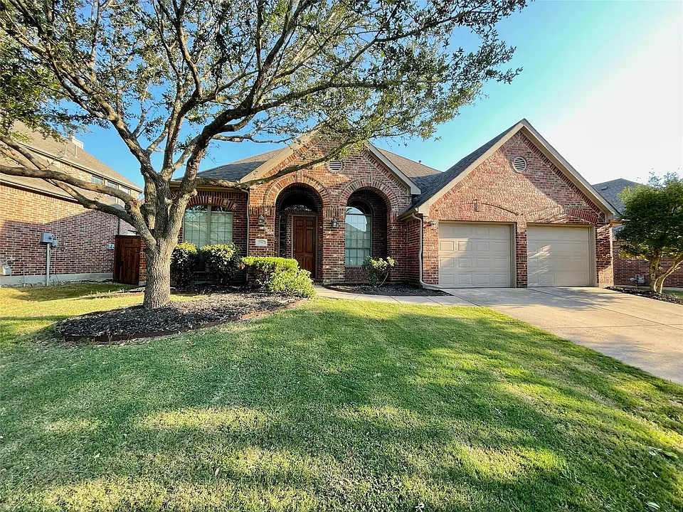 2902 Madison Dr